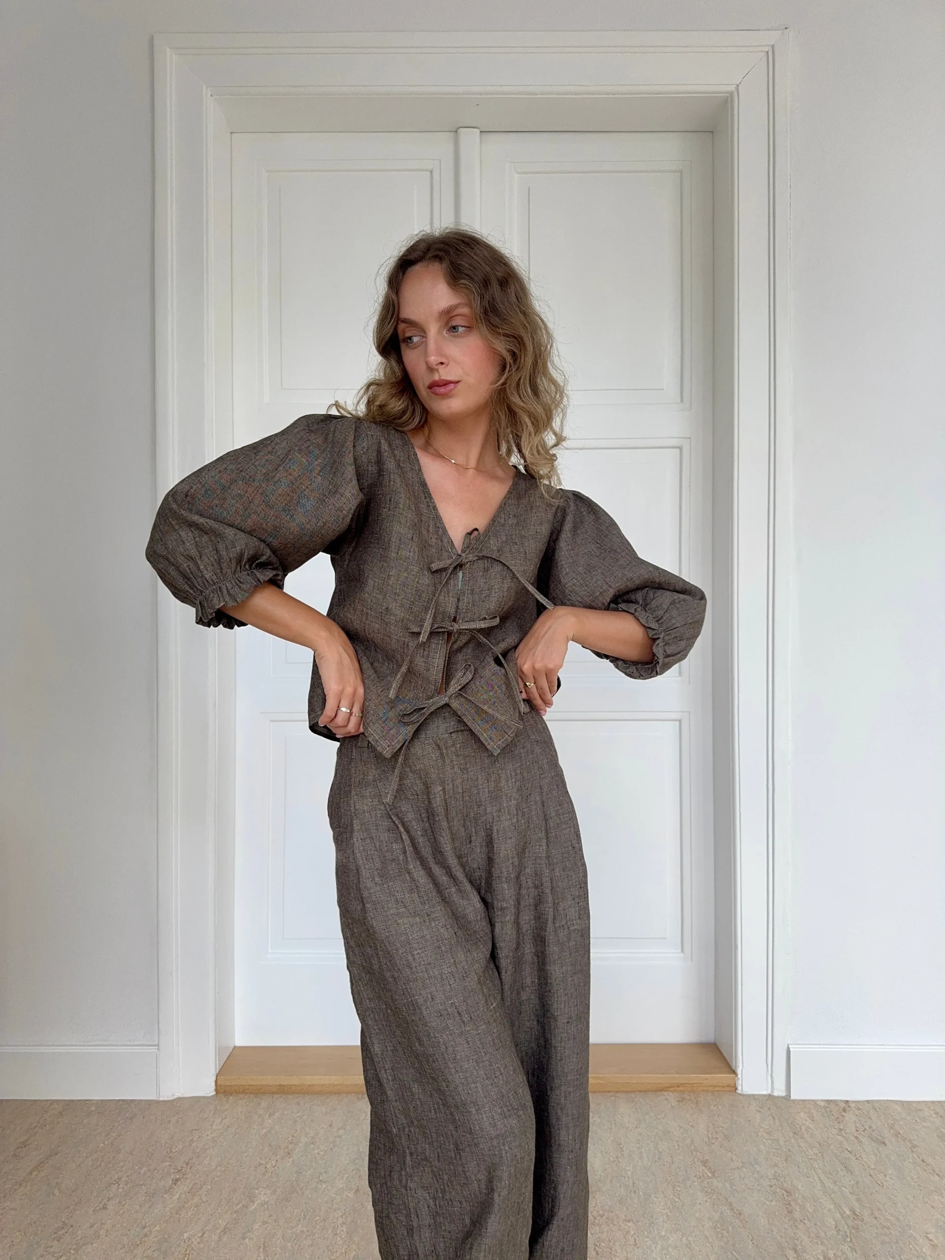 Espresso-coloured linen blouse with bows